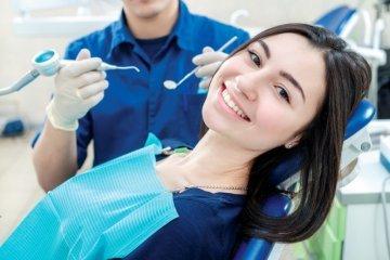 girl during emergency dental exam in perth wa